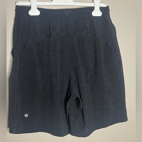 Lululemon athleisure shorts. Black. Size L - Picture 4 of 5